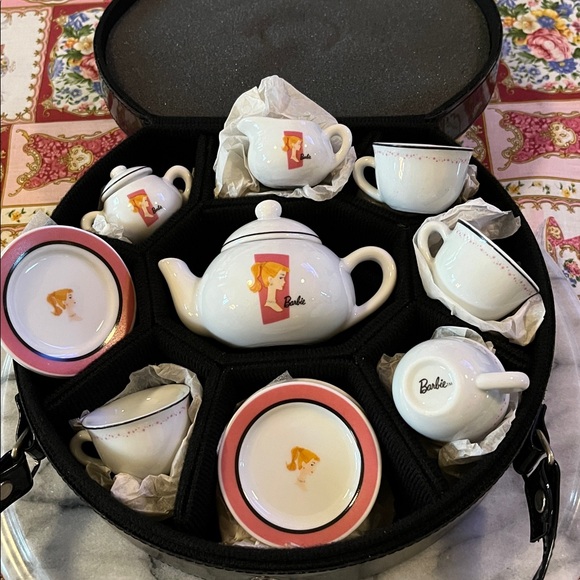 Barbie Porcelain Tea Set in a Black Carry Case~Missing Utensils🍴 - Picture 6 of 7